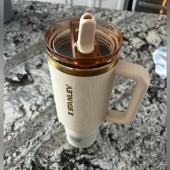 Stanley Birch Woodgrain 40 oz Quencher Protour Flip Straw Tumbler Rare Leakproof - Picture 4 of 10